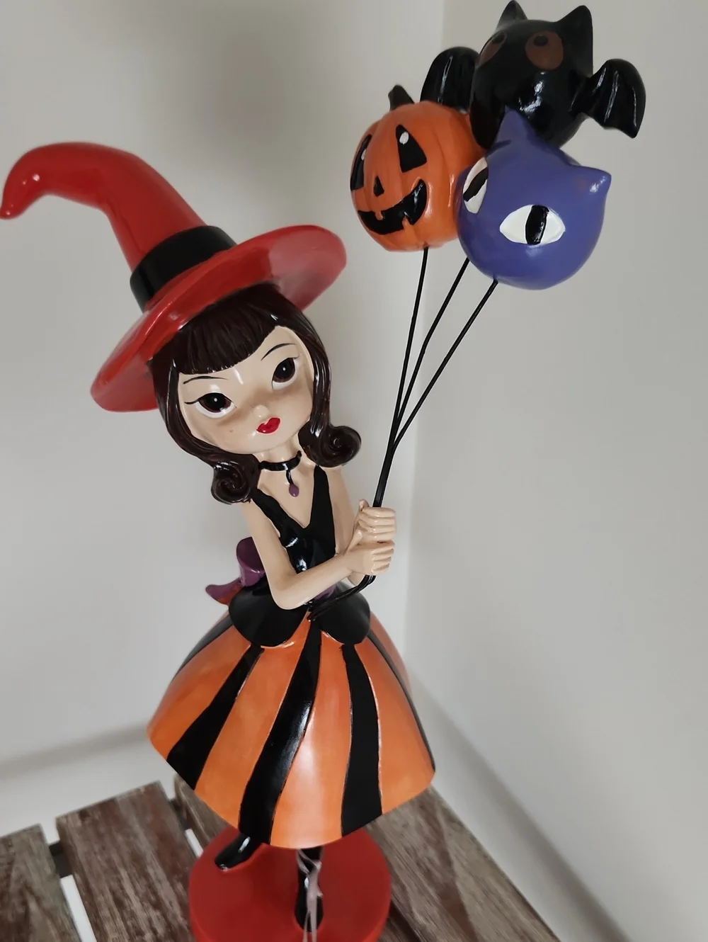 NWT Bella Lux Witch Girl With Balloons